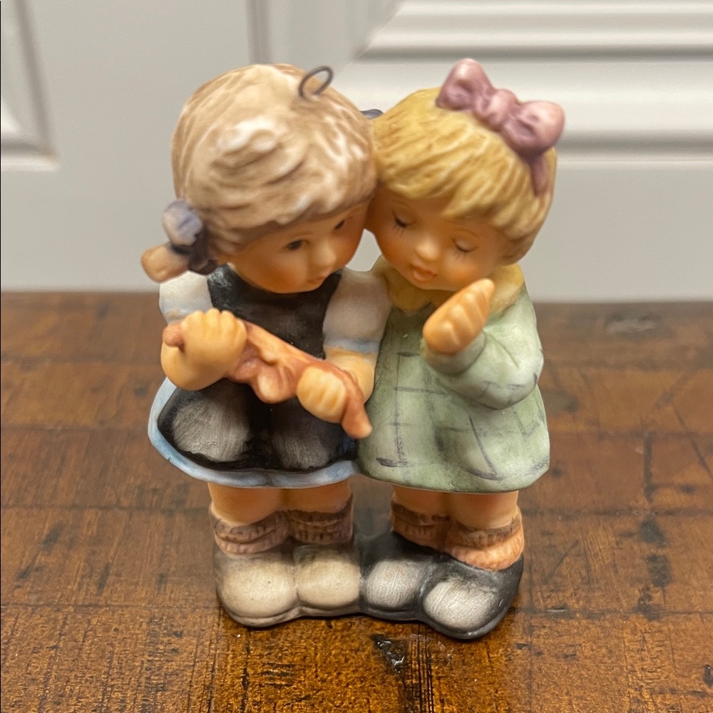 Berta Hummel Goebel “Christmas Whispers” 1999 Annual Ornament